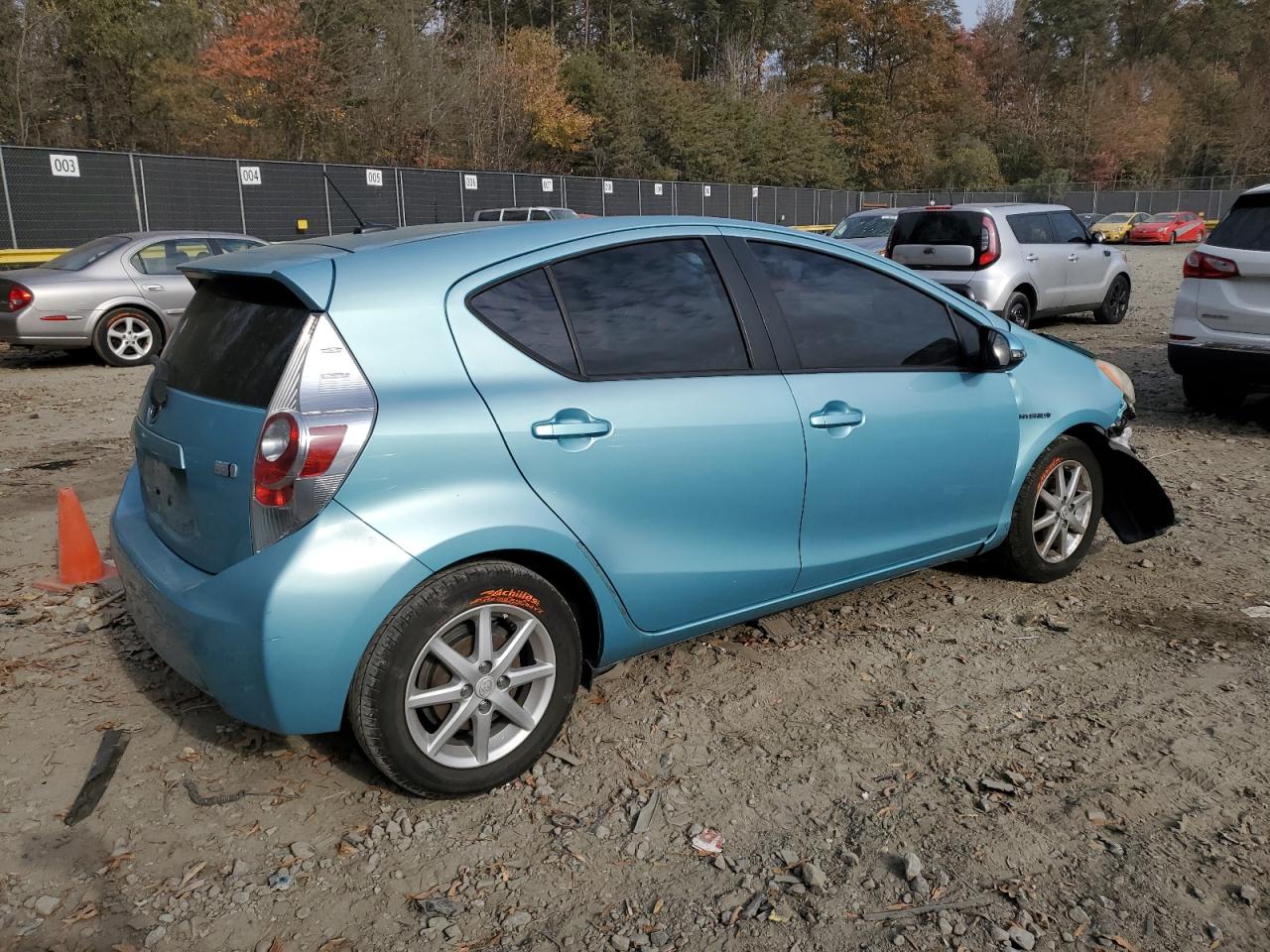 Image 3 of 2013 TOYOTA PRIUS C  2013 with VIN JTDKDTB31D1053103