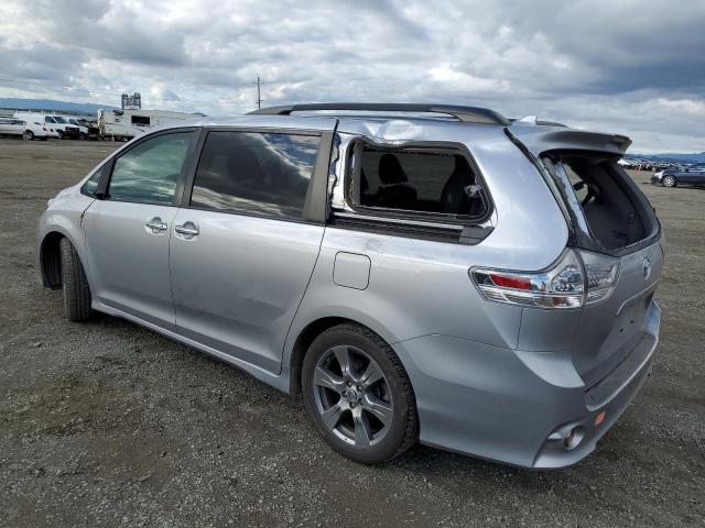 Image 2 of 2018 TOYOTA SIENNA SE 2018 with VIN 5TDXZ3DC6JS958455