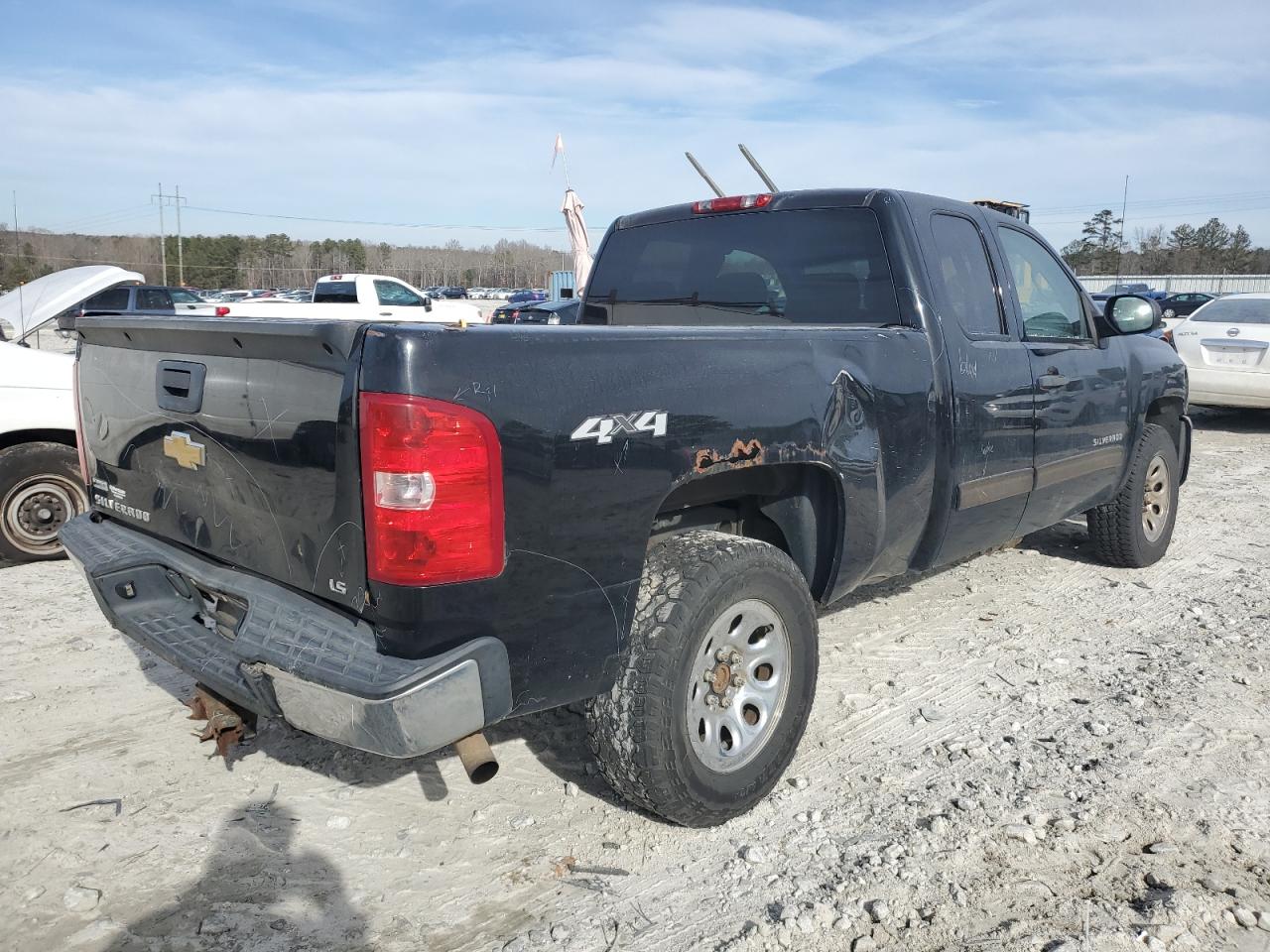 Image 3 of 2011 CHEVROLET SILVERADO K1500 LS 2011 with VIN 1GCRKREA1BZ124123