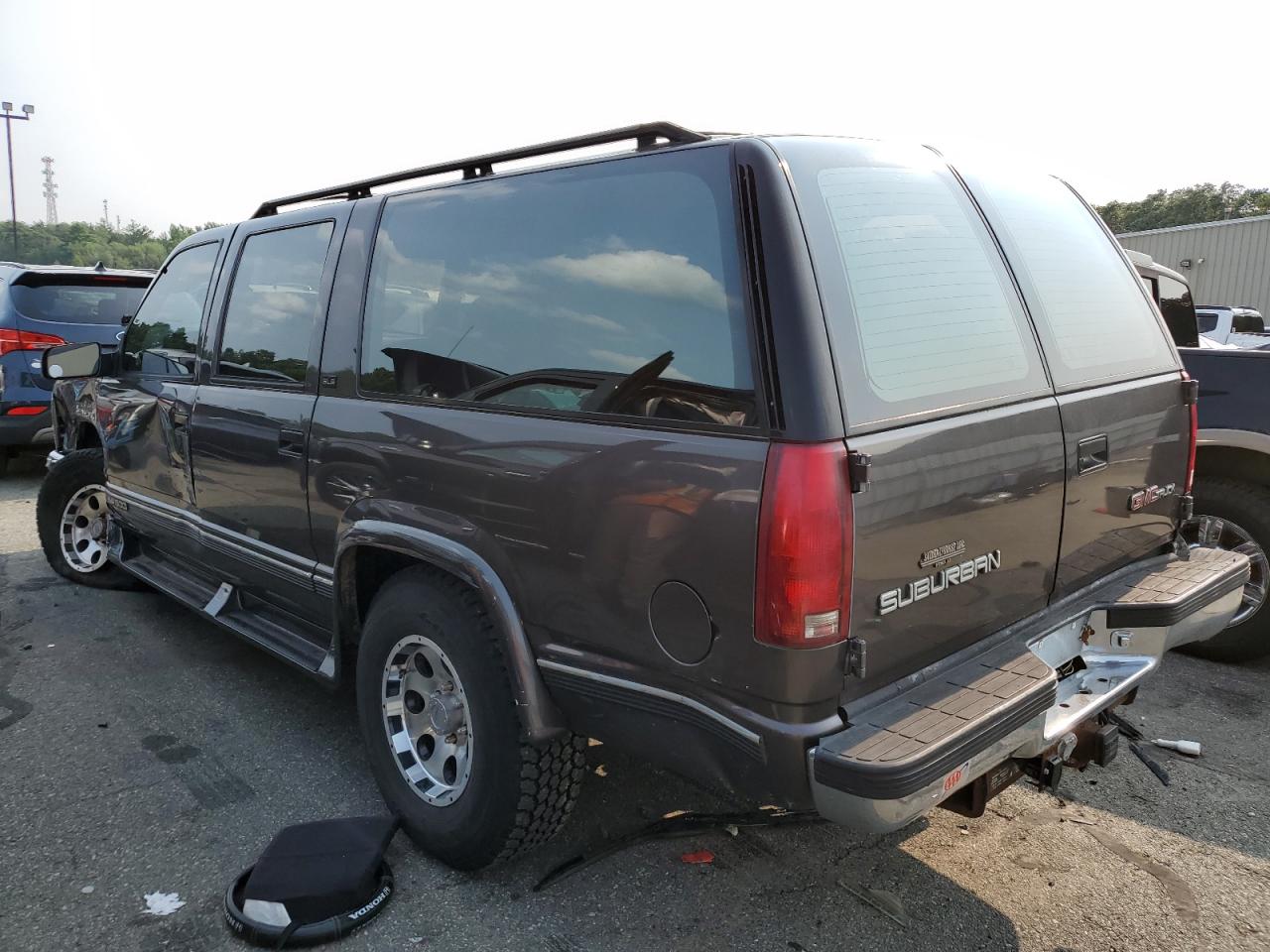 Изображение 2 1993 GMC SUBURBAN K1500 1993 с VIN 1GKFK16K3PJ704611