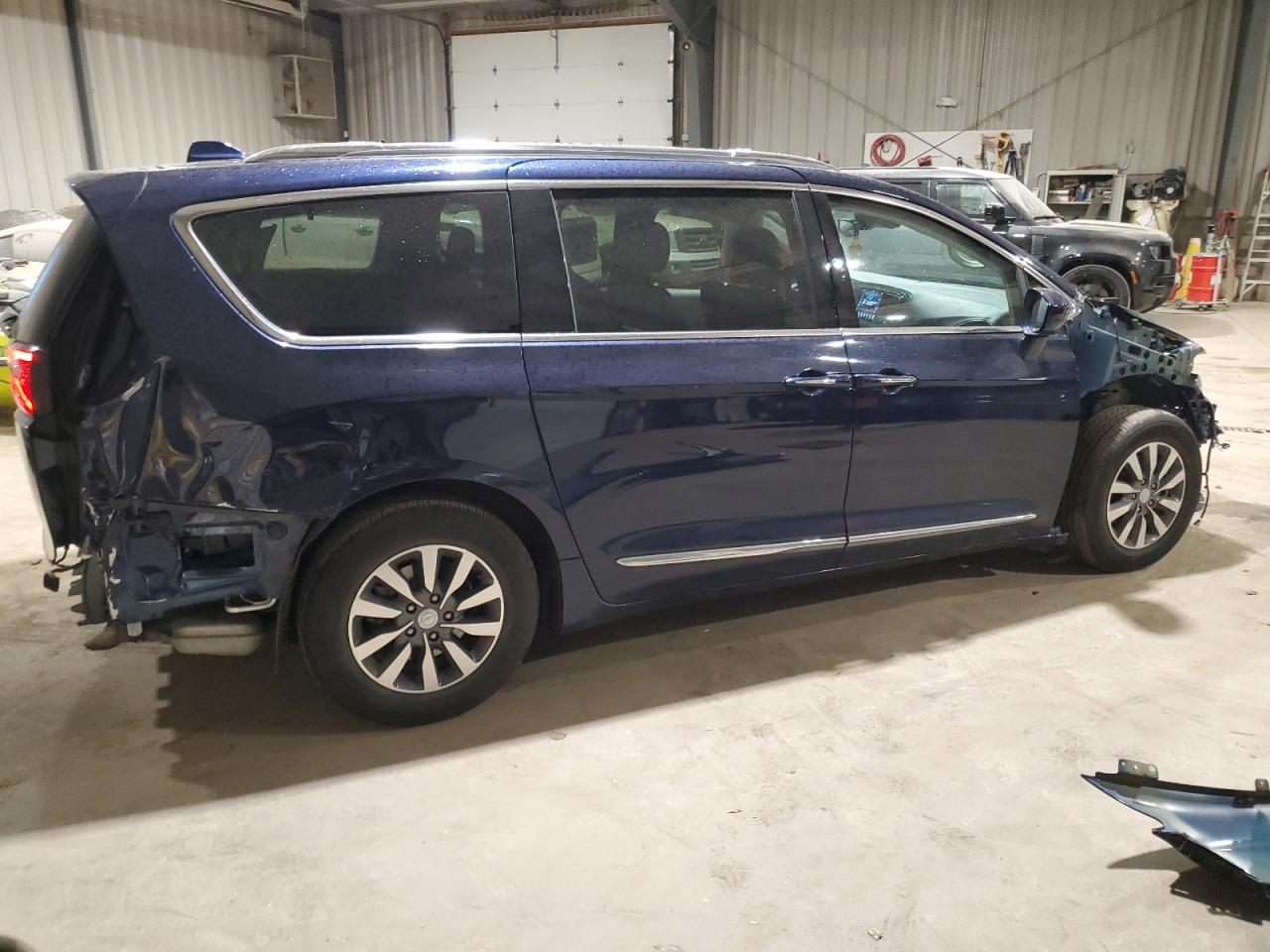 Изображение 3 2020 CHRYSLER PACIFICA TOURING L PLUS 2020 с VIN 2C4RC1EG2LR151037