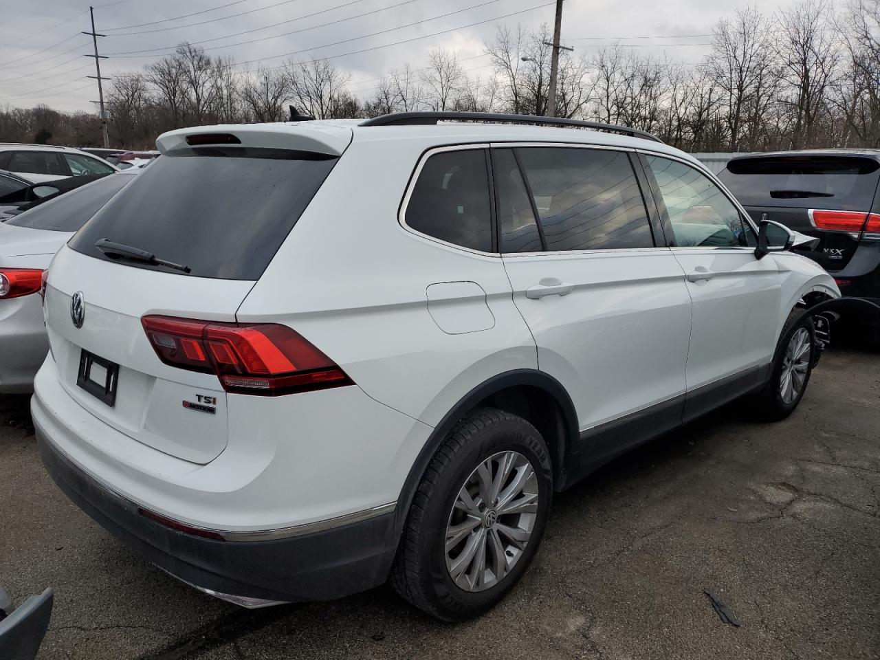 Obraz 3 z 2018 VOLKSWAGEN TIGUAN SE 2018 z VIN 3VV2B7AX5JM010465