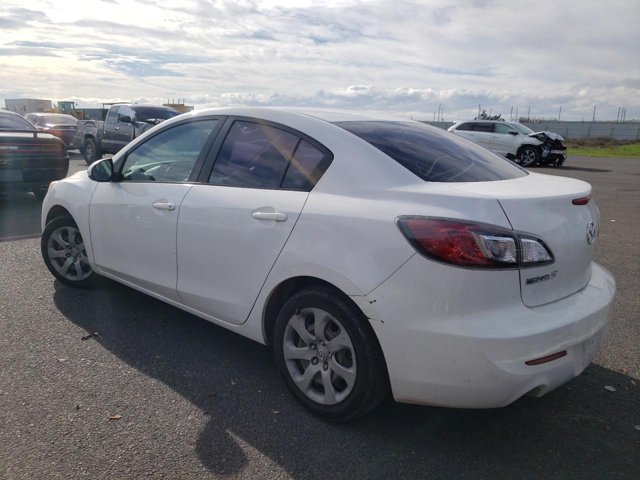 Image 2 of 2013 MAZDA 3 I 2013 with VIN JM1BL1TG1D1812308
