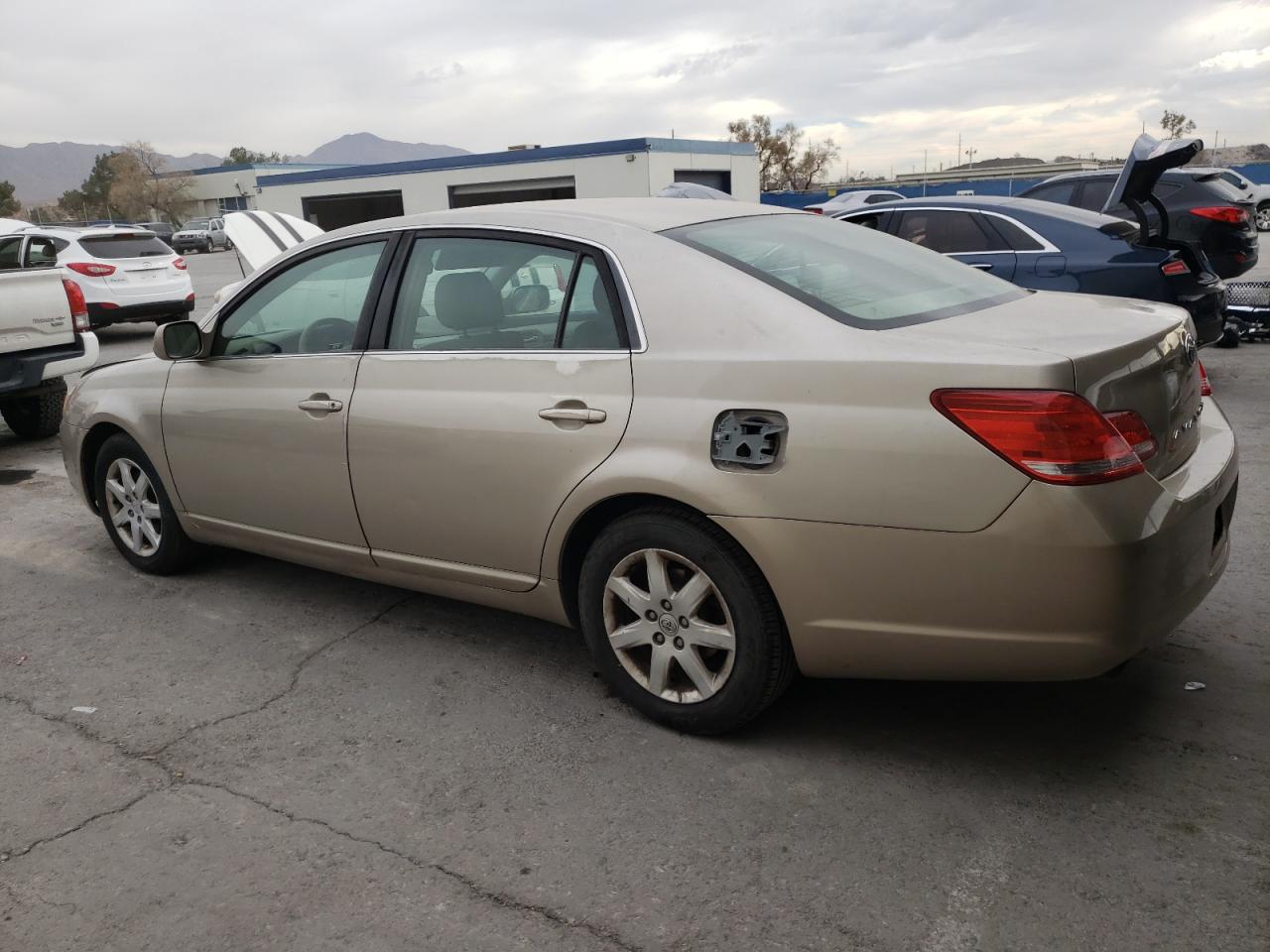 Image 2 of 2005 TOYOTA AVALON XL 2005 with VIN 4T1BK36B05U024498