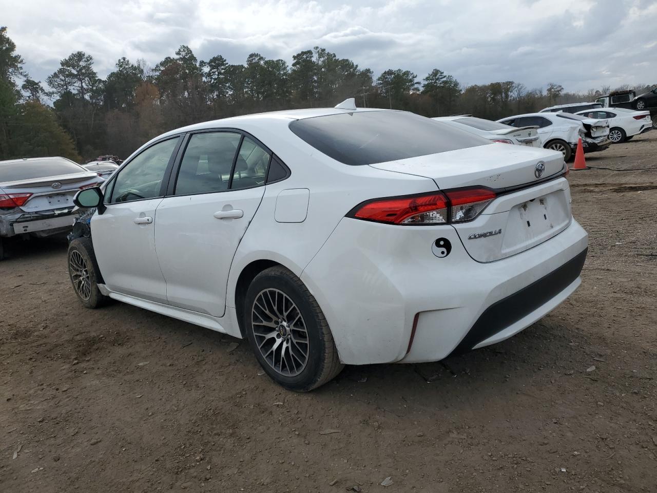 Изображение 2 2020 TOYOTA COROLLA LE 2020 с VIN JTDEPRAE7LJ005176