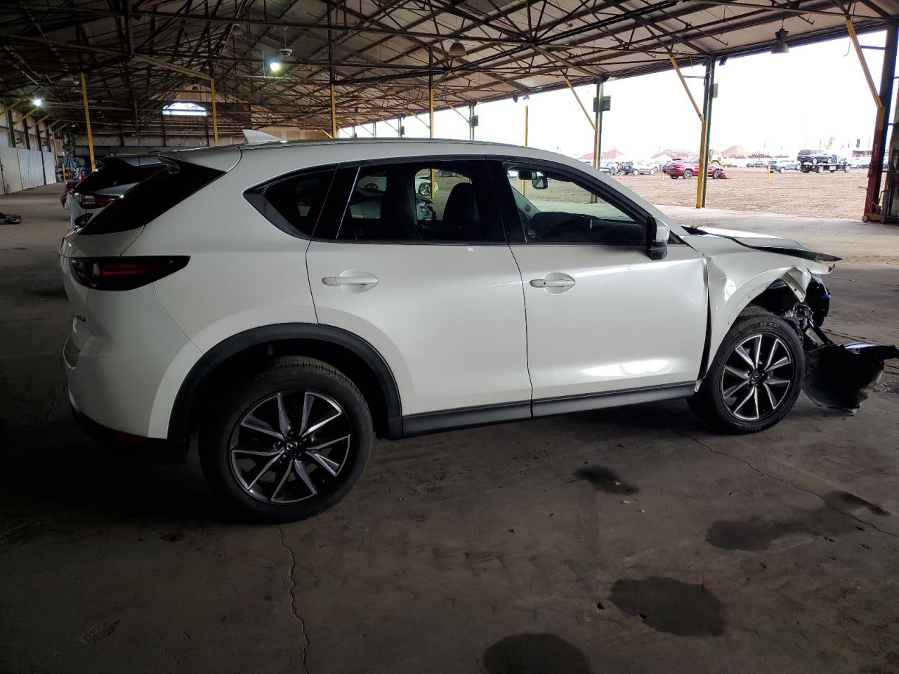 Image 3 of 2018 MAZDA CX-5 GRAND TOURING 2018 with VIN JM3KFBDM4J0430400