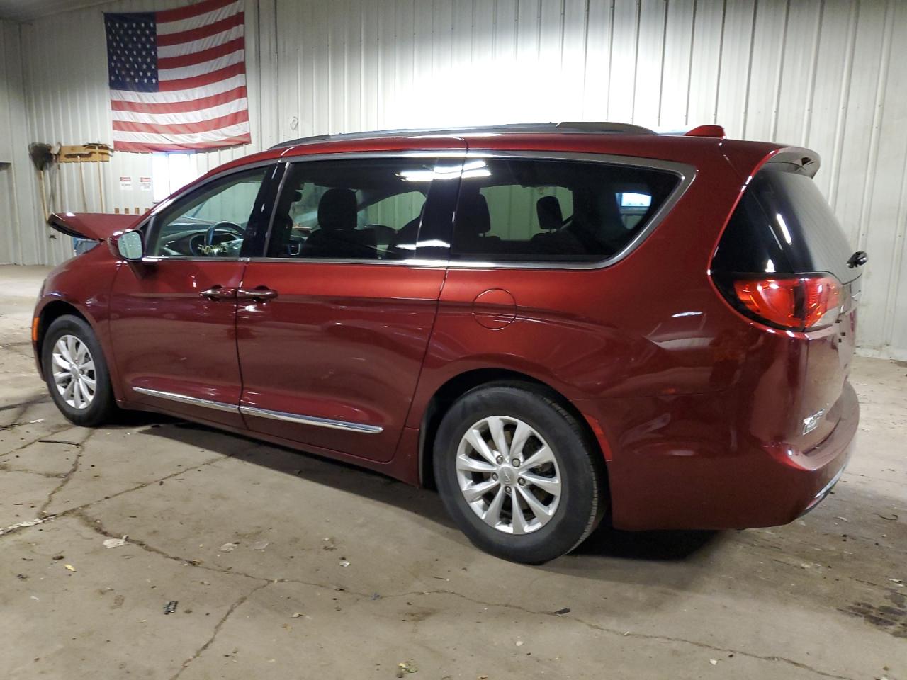 Obraz 2 z 2019 CHRYSLER PACIFICA TOURING L 2019 z VIN 2C4RC1BG2KR576955