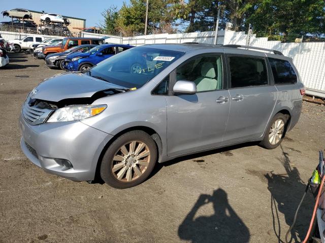 2017 TOYOTA SIENNA LE 2017 image