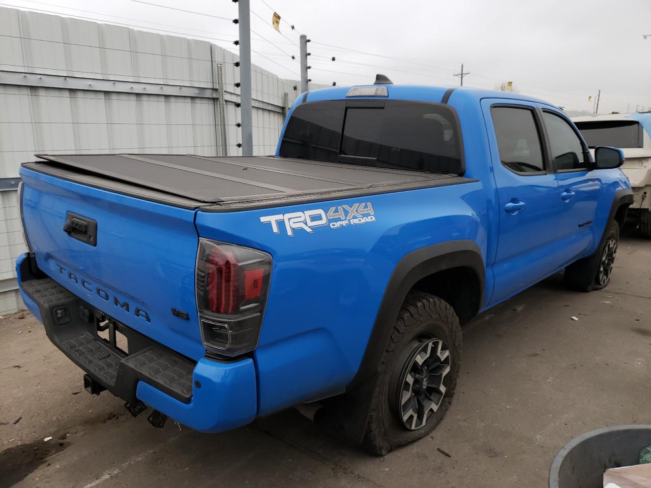 Obraz 3 z 2020 TOYOTA TACOMA DOUBLE CAB 2020 z VIN 3TMCZ5AN8LM294579