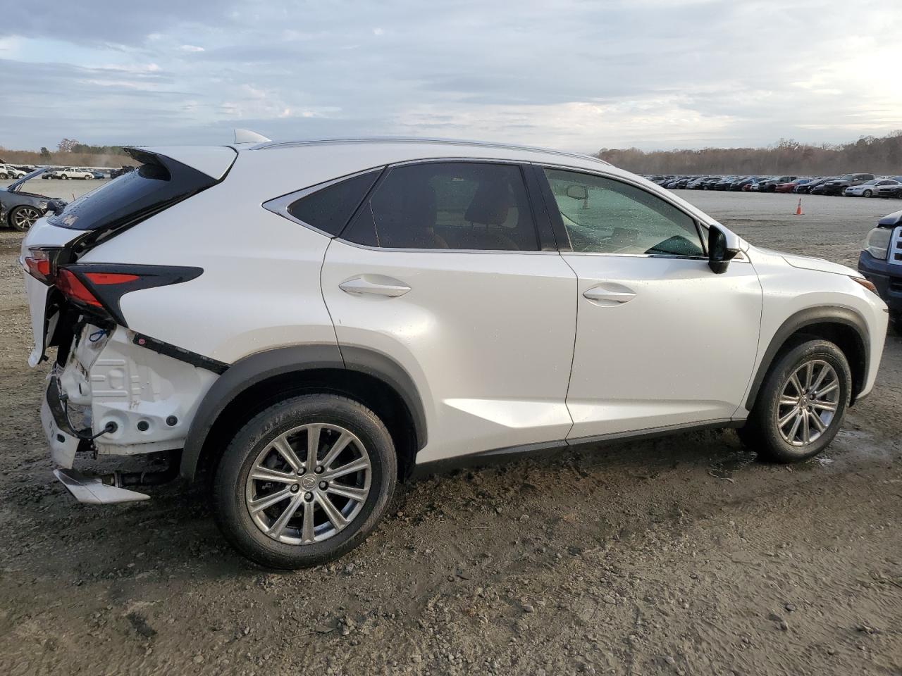 Obraz 3 z 2017 LEXUS NX 200T BASE 2017 z VIN JTJYARBZ1H2075951