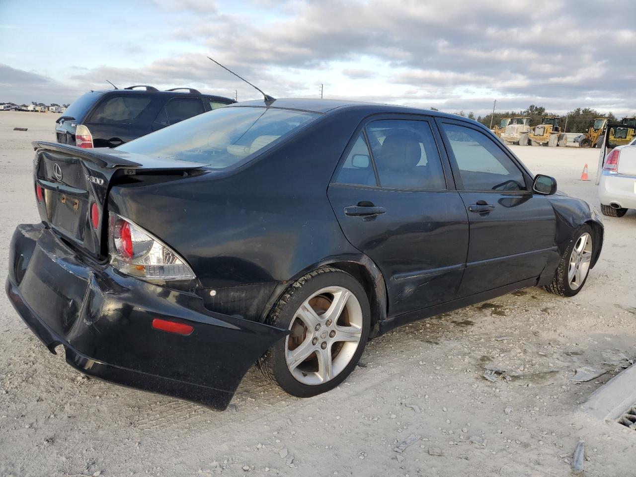 Image 3 of 2005 LEXUS IS 300 2005 with VIN JTHBD192650100049