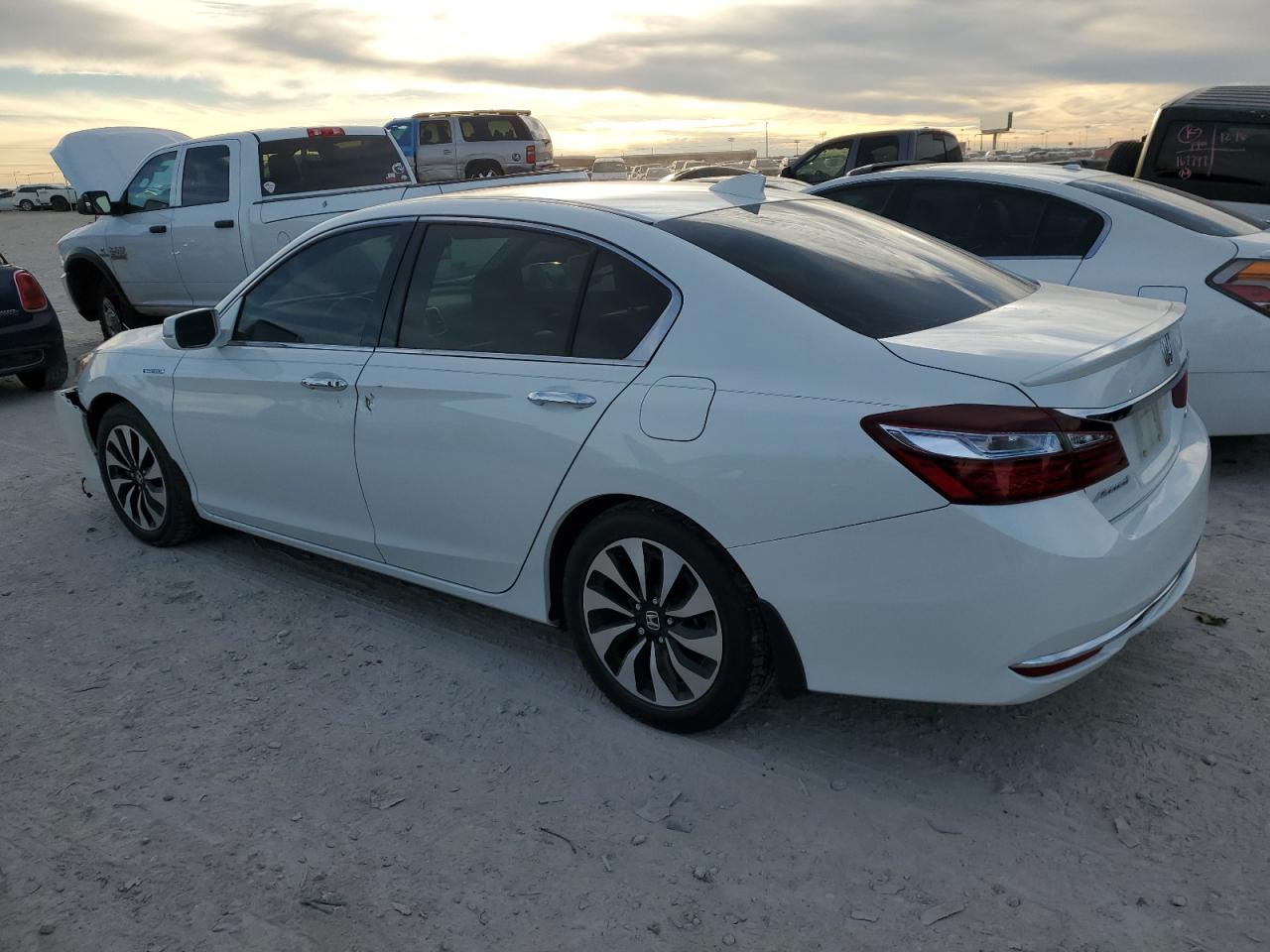 Image 2 of 2017 HONDA ACCORD HYBRID EXL 2017 with VIN JHMCR6F51HC030920