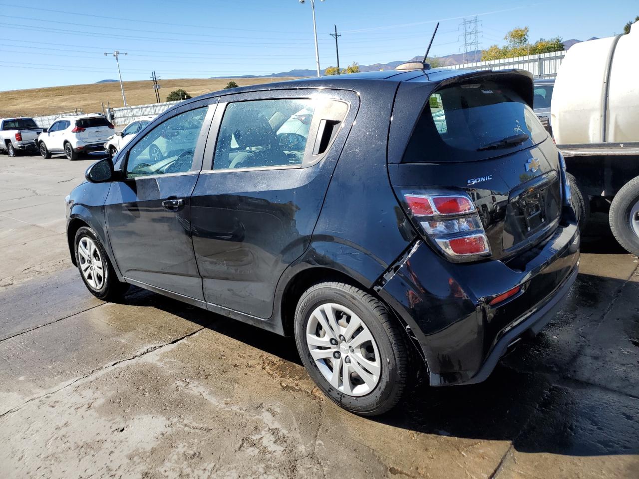Image 2 of Chevrolet Sonic 2020 with VIN 1G1JG6SB0L4130061