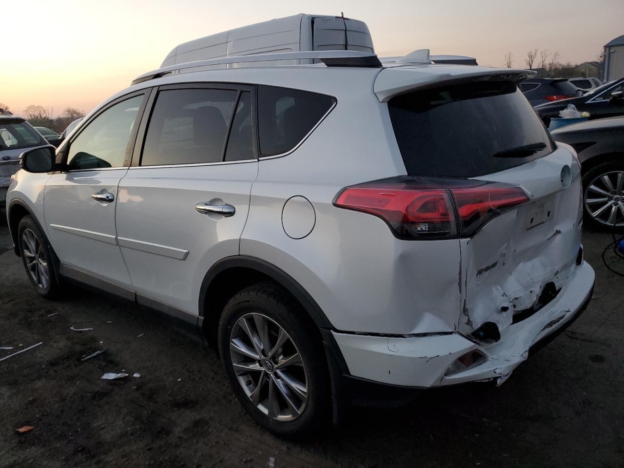 Изображение 2 2016 TOYOTA RAV4 LIMITED 2016 с VIN 2T3DFREV9GW483258