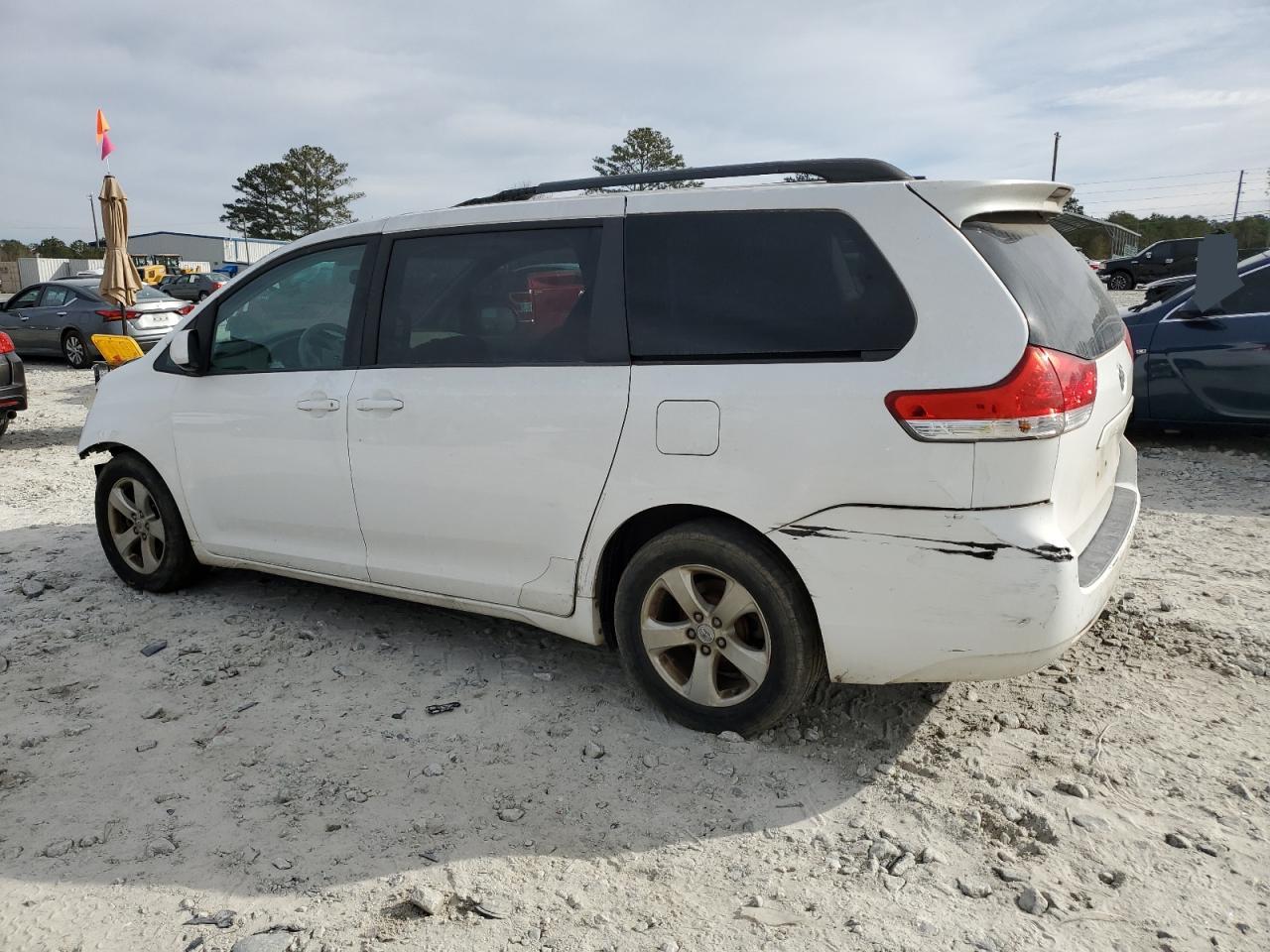 Image 2 of 2012 TOYOTA SIENNA LE 2012 with VIN 5TDKK3DC9CS237239