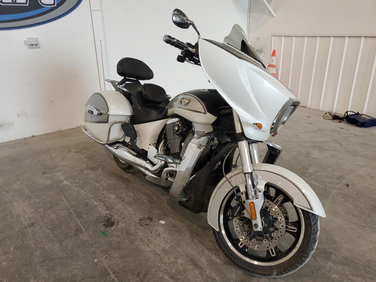 Obraz 1 z 2011 VICTORY MOTORCYCLES CROSS COUNTRY STANDARD 2011 z VIN 5VPDB36N1B3003153