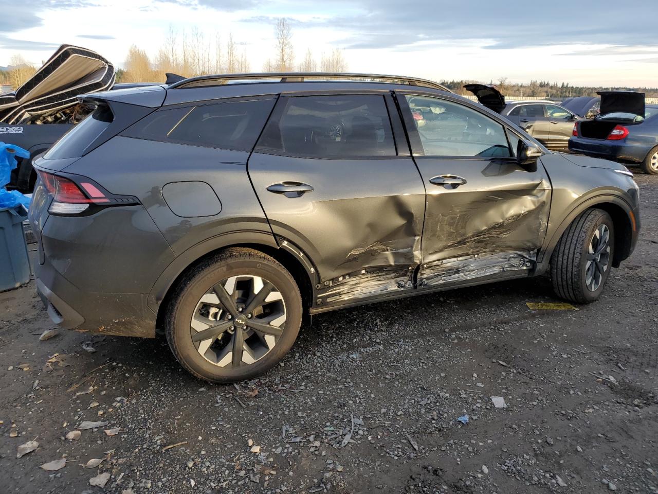 Изображение 3 2023 KIA SPORTAGE X LINE 2023 с VIN KNDPYDAH4P7101689