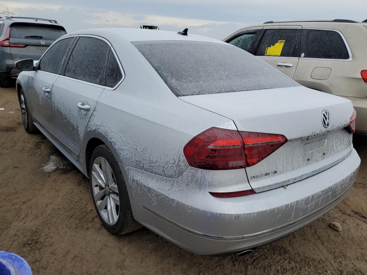 Изображение 2 2017 VOLKSWAGEN PASSAT SE 2017 с VIN 1VWGT7A36HC073193