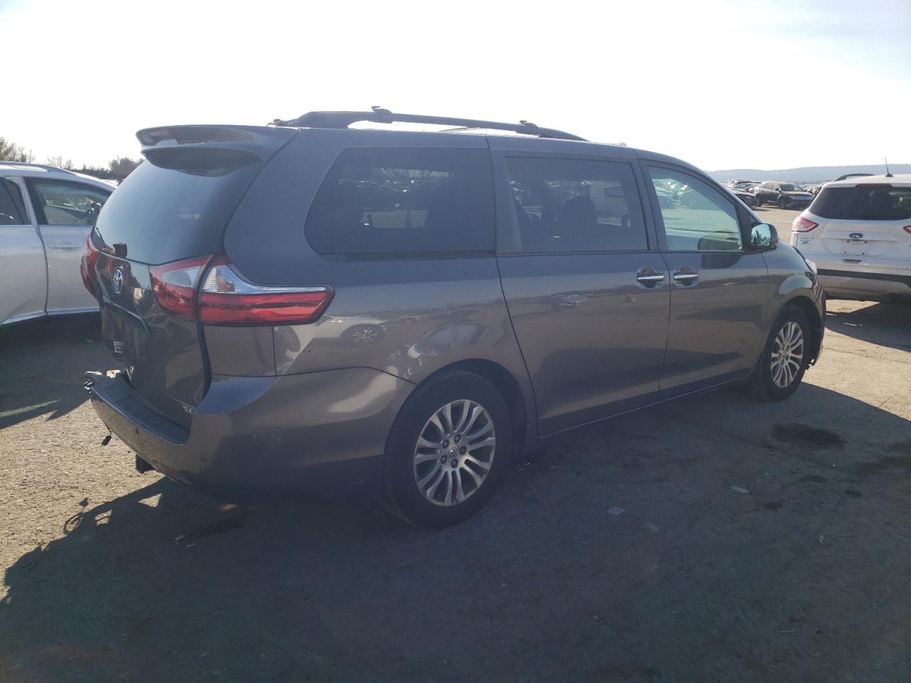 Изображение 3 2015 TOYOTA SIENNA XLE 2015 с VIN 5TDYK3DC2FS597936