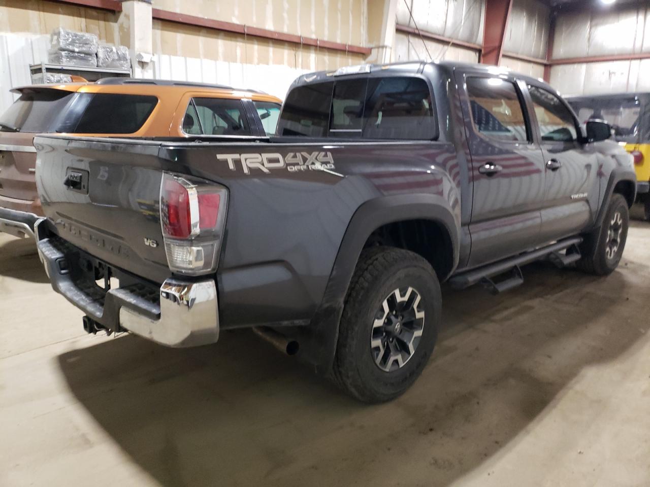 Obraz 3 z 2021 TOYOTA TACOMA DOUBLE CAB 2021 z VIN 3TMCZ5AN4MM440476