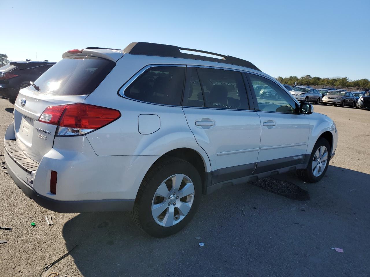 Image 3 of 2011 SUBARU OUTBACK 2.5I PREMIUM 2011 with VIN 4S4BRBCC9B3442871