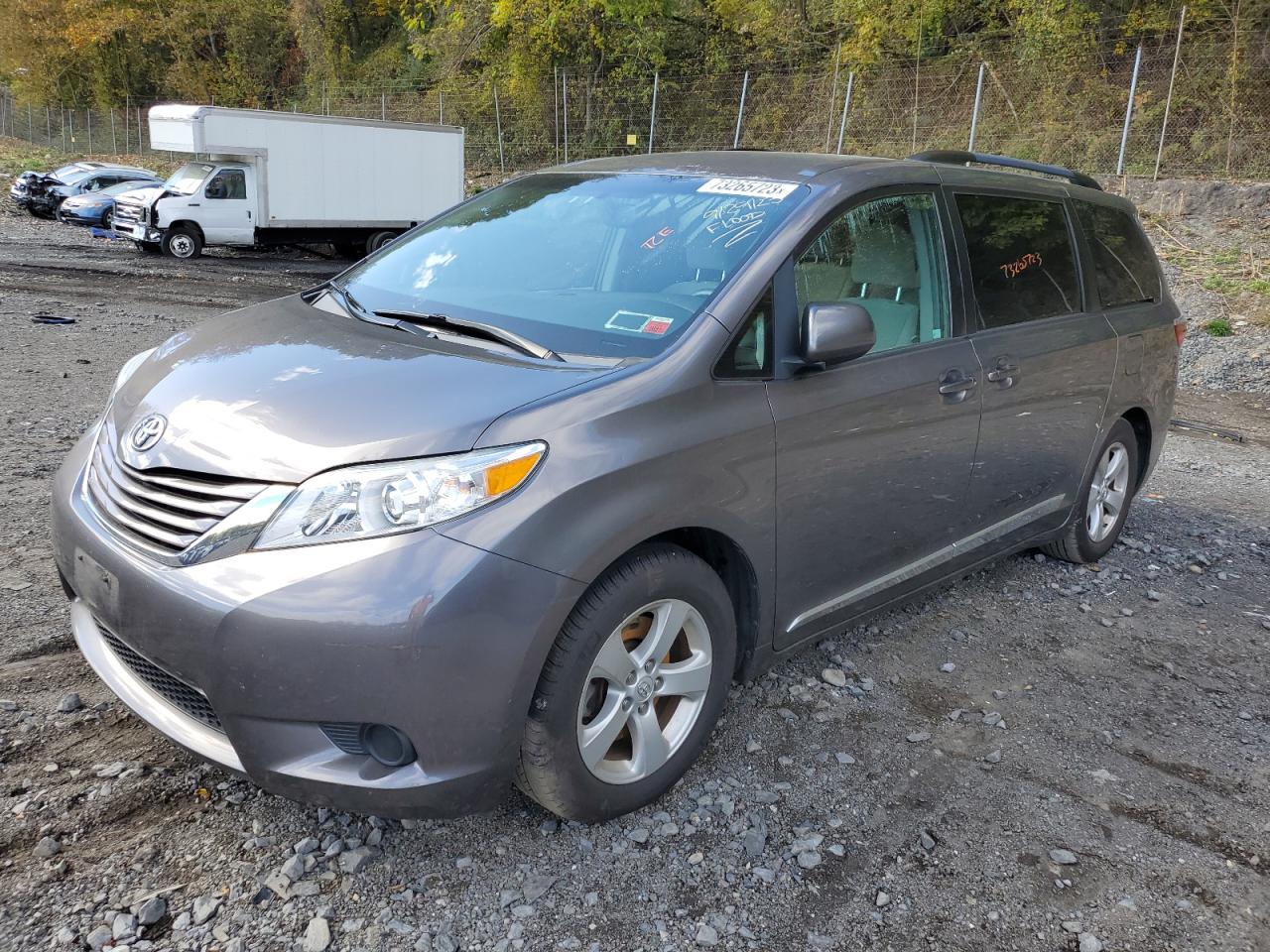 Изображение 2017 TOYOTA SIENNA LE 2017