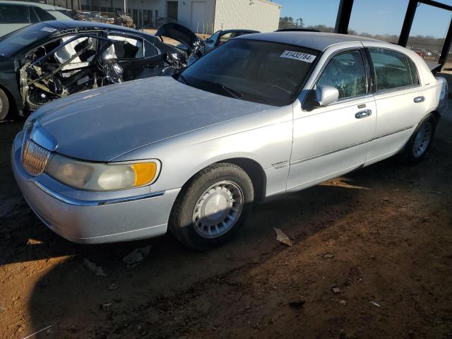 Image 1 of 2001 LINCOLN TOWN CAR EXECUTIVE 2001 with VIN 1LNHM81W51Y715024