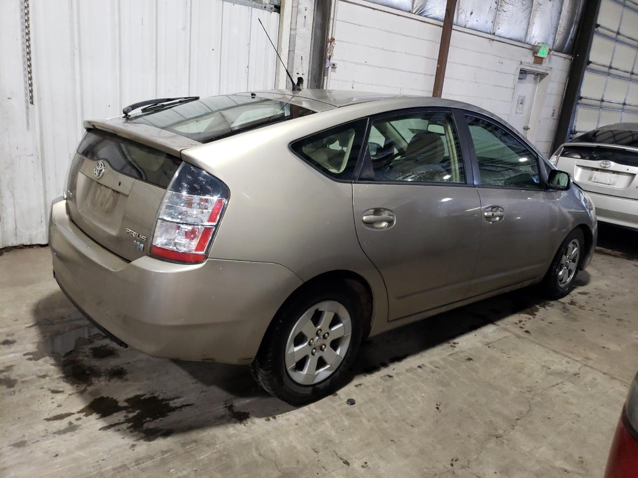 Image 3 of 2005 TOYOTA PRIUS  2005 with VIN JTDKB20U053101434