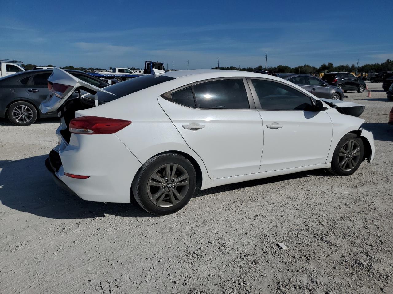 Image 3 of 2018 HYUNDAI ELANTRA SEL 2018 with VIN 5NPD84LF3JH343276