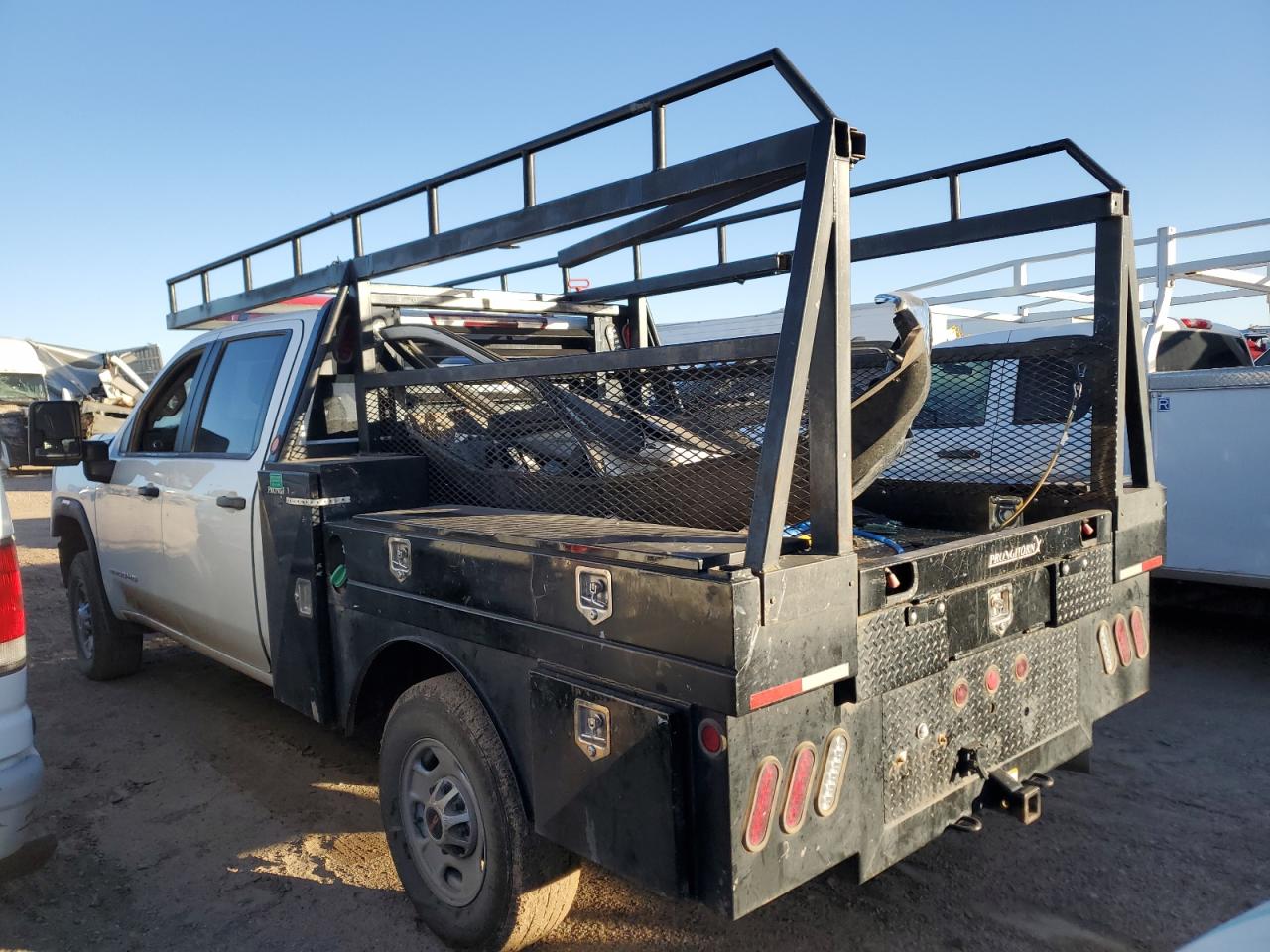Image 2 of 2021 GMC SIERRA K2500 HEAVY DUTY 2021 with VIN 1GT49LEY0MF129155