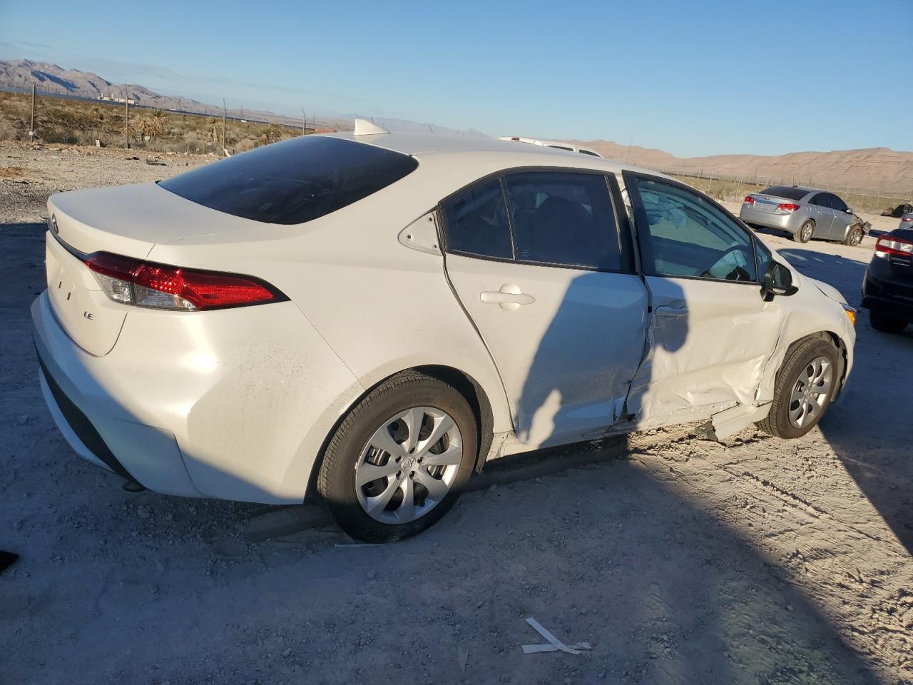 Image 3 of 2020 TOYOTA COROLLA LE 2020 with VIN 5YFEPRAE8LP065754