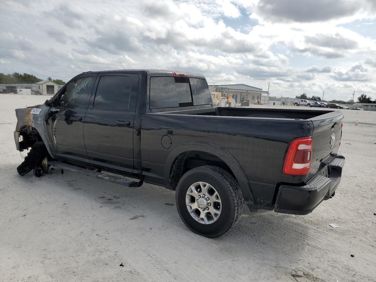 Изображение 2 2021 RAM 2500 LARAMIE 2021 с VIN 3C6UR5FL7MG561830
