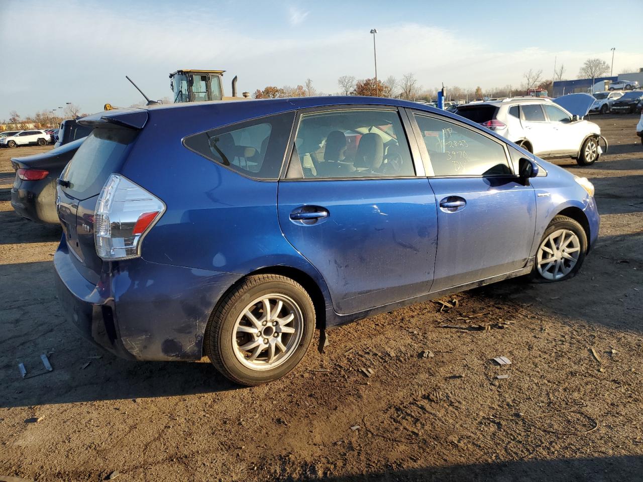 Image 3 of 2014 TOYOTA PRIUS V  2014 with VIN JTDZN3EU0EJ013970