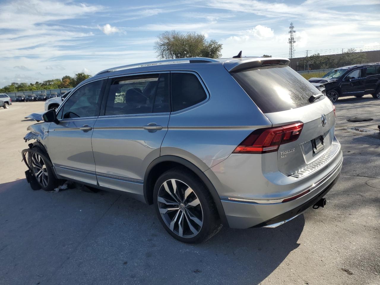 Image 2 of 2021 VOLKSWAGEN TIGUAN SEL PREMIUM R-LINE 2021 with VIN 3VV4B7AX8MM045014