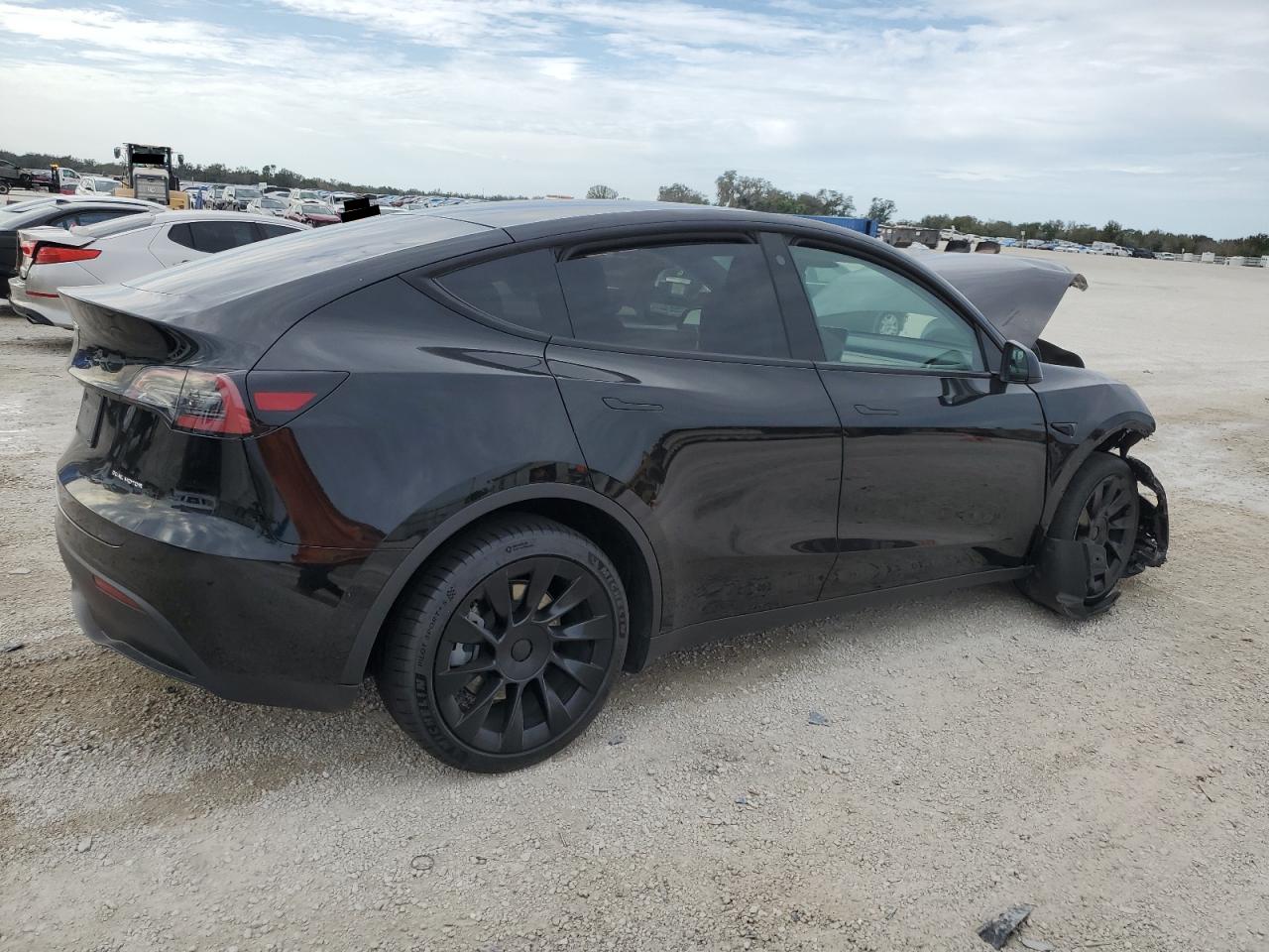 Obraz 3 z 2022 TESLA MODEL Y  2022 z VIN 7SAYGDEE0NF480787
