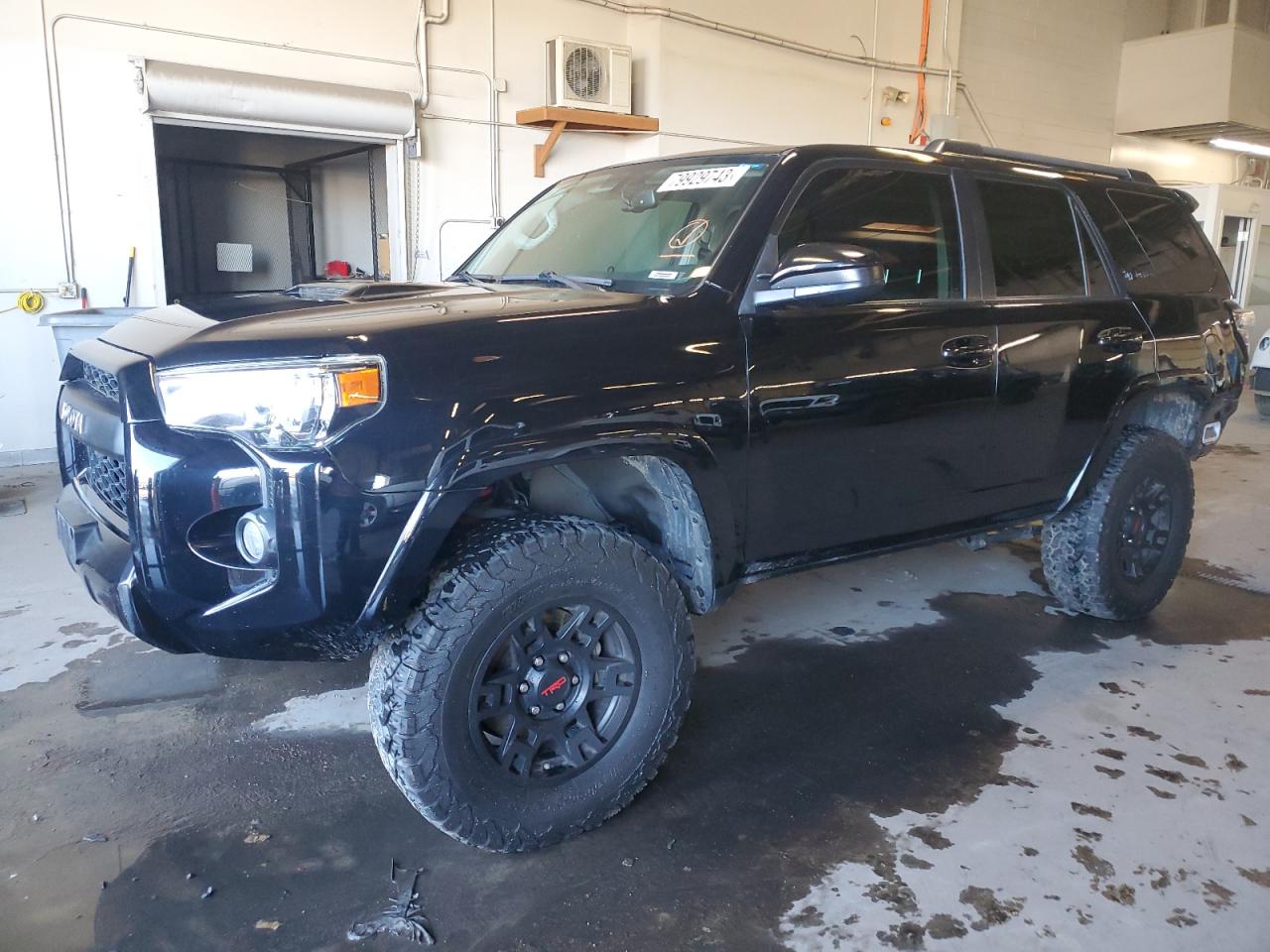 Obraz 1 z 2018 TOYOTA 4RUNNER SR5/SR5 PREMIUM 2018 z VIN JTEBU5JR6J5582452