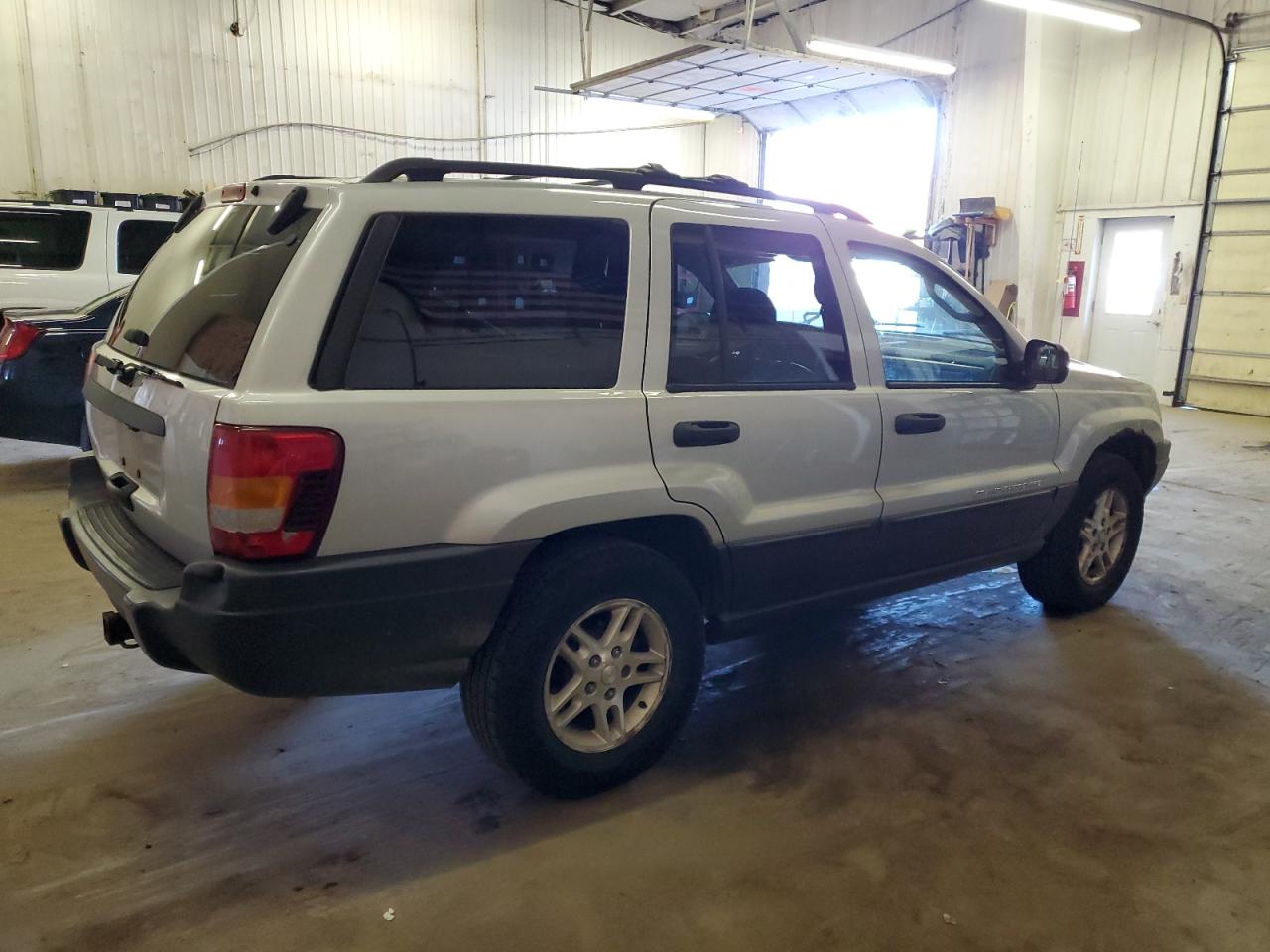 Image 3 of 2003 JEEP GRAND CHEROKEE LAREDO 2003 with VIN 1J4GW48S13C587834