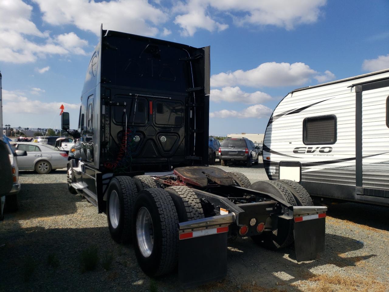 Image 3 of 2017 FREIGHTLINER CASCADIA 125  2017 with VIN 3AKJGLDRXHSHU3690