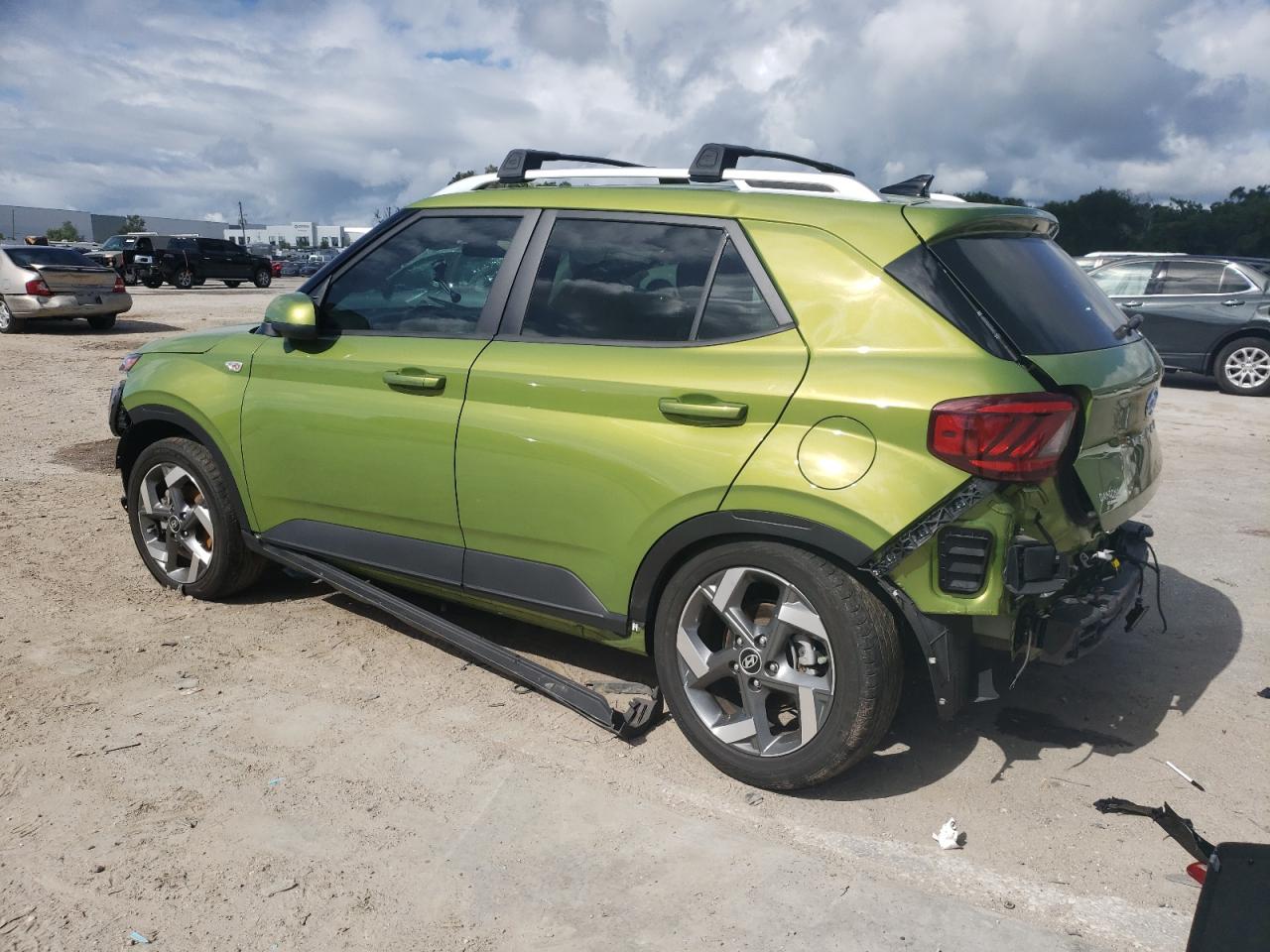 Изображение 2 2022 HYUNDAI VENUE SEL 2022 с VIN KMHRC8A39NU149640