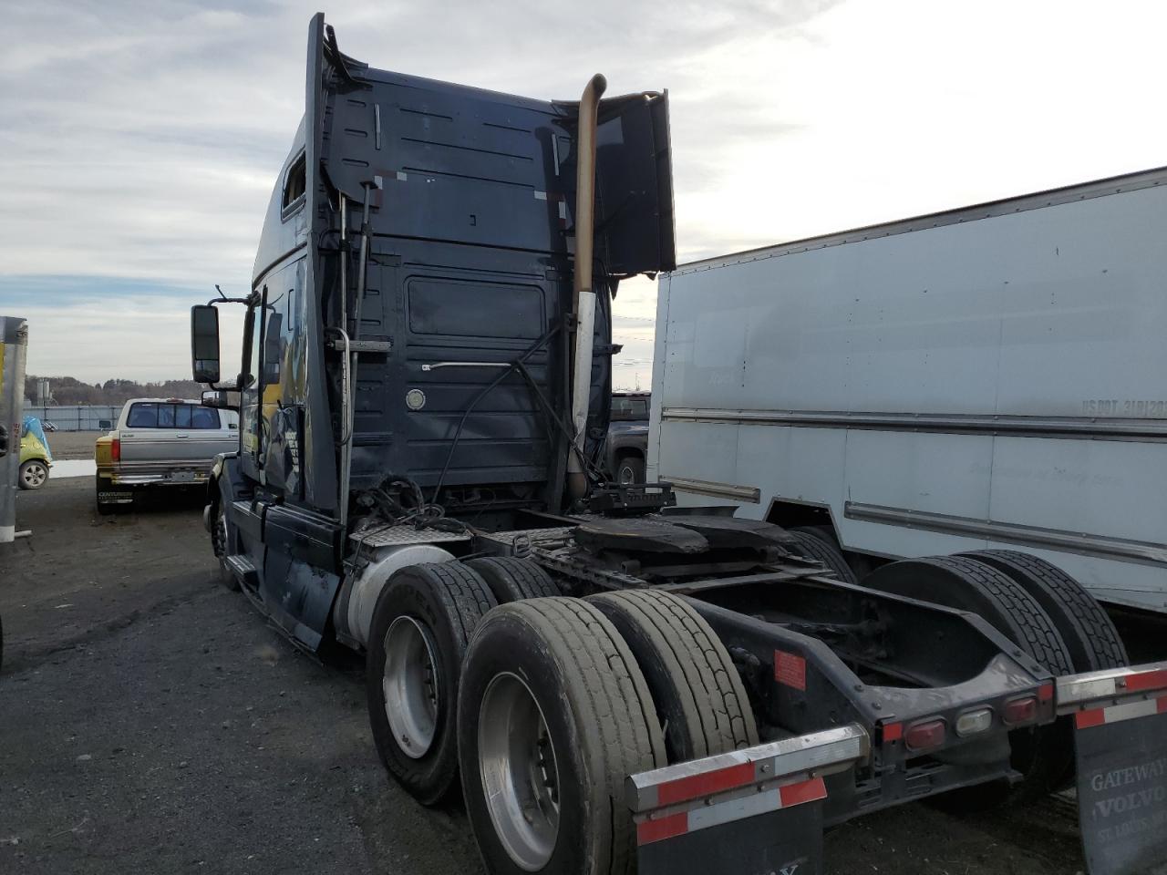 Изображение 3 2015 VOLVO VN VNL 2015 с VIN 4V4NC9TJ0FN918160