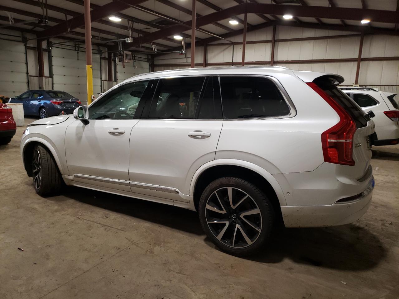 Изображение 2 2023 VOLVO XC90 PLUS 2023 с VIN YV4062PN9P1953139