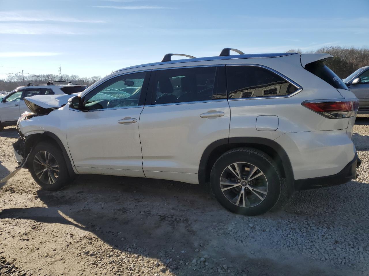 Изображение 2 2016 TOYOTA HIGHLANDER XLE 2016 с VIN 5TDJKRFH2GS314983
