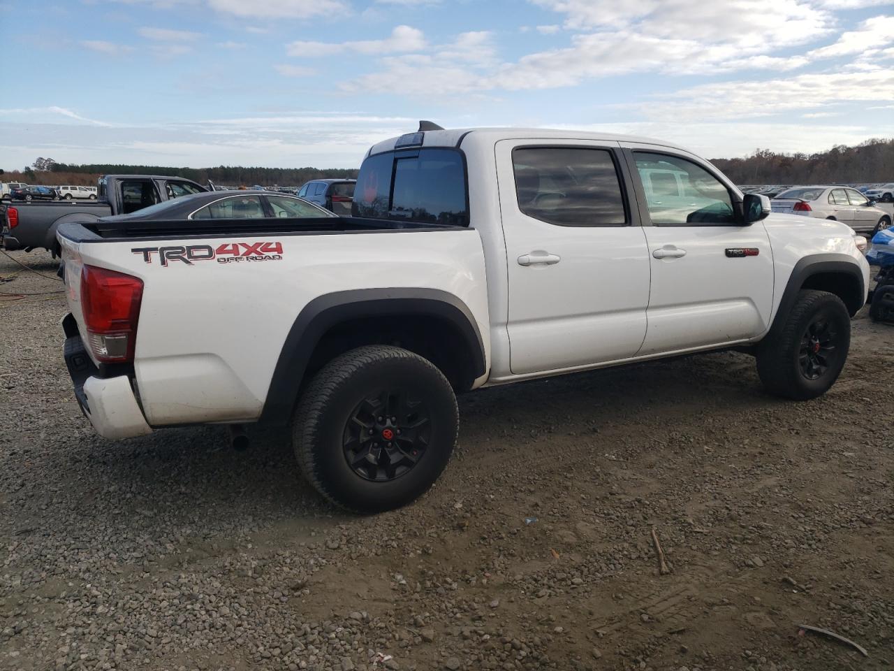 Image 3 of 2017 TOYOTA TACOMA DOUBLE CAB 2017 with VIN 5TFCZ5AN9HX092321