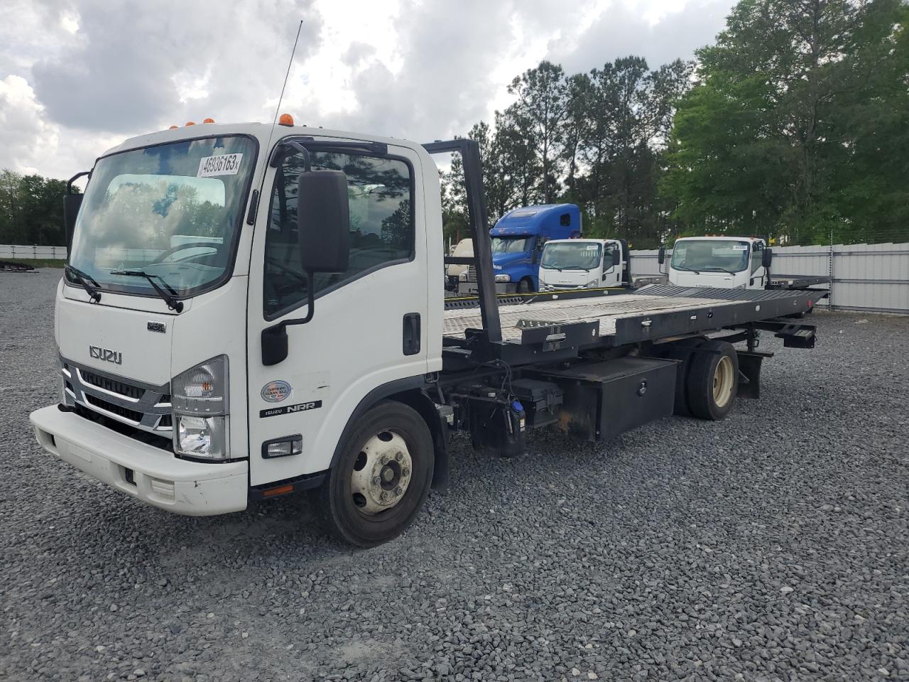 Image 2 of 2020 ISUZU NRR 2020 with VIN JALE5W166L7301895