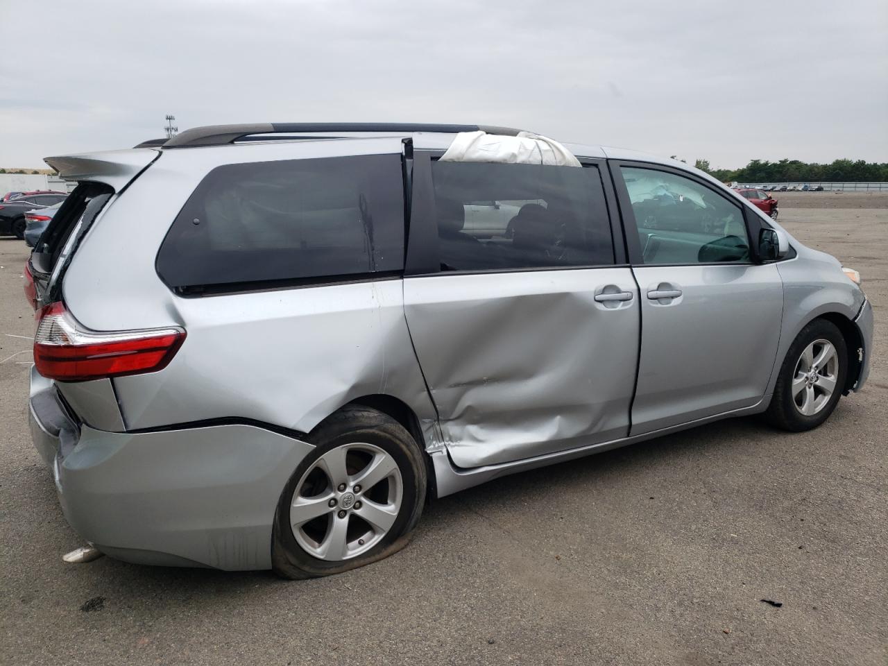 Изображение 3 2015 TOYOTA SIENNA LE 2015 с VIN 5TDKK3DC1FS540570