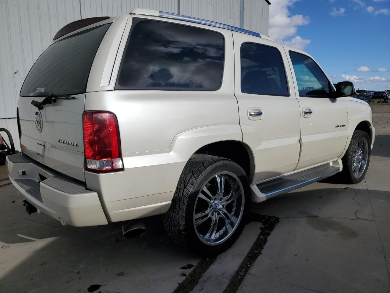 Image 3 of 2002 CADILLAC ESCALADE LUXURY 2002 with VIN 1GYEK63N42R228957