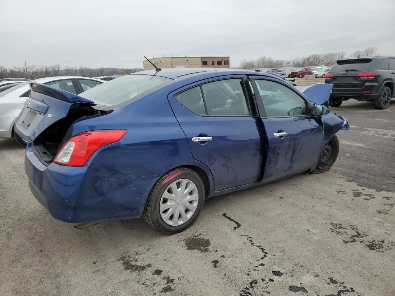 Obraz 3 z 2018 NISSAN VERSA S 2018 z VIN 3N1CN7AP1JL809579