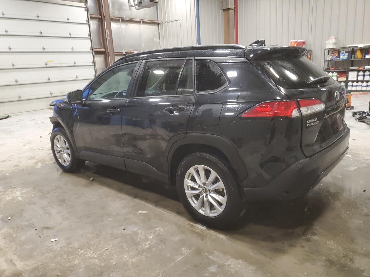 Obraz 2 z 2022 TOYOTA COROLLA CROSS LE 2022 z VIN 7MUCAAAGXNV008015