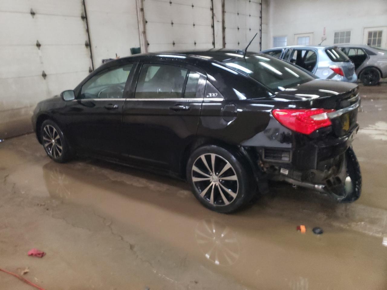 Image 2 of 2013 CHRYSLER 200 LIMITED 2013 with VIN 1C3CCBCG1DN743790