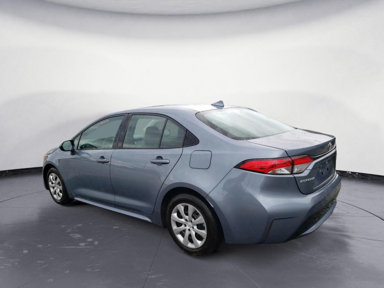 Obraz 2 z 2022 TOYOTA COROLLA LE 2022 z VIN 5YFEPMAE2NP277216